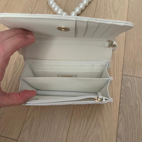 SOLD❌Chanel white mini wallet on the chain - Picture 7 of 7